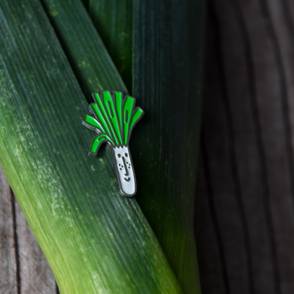 Pin w kształcie pora