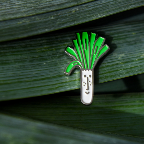 Pin w kształcie pora